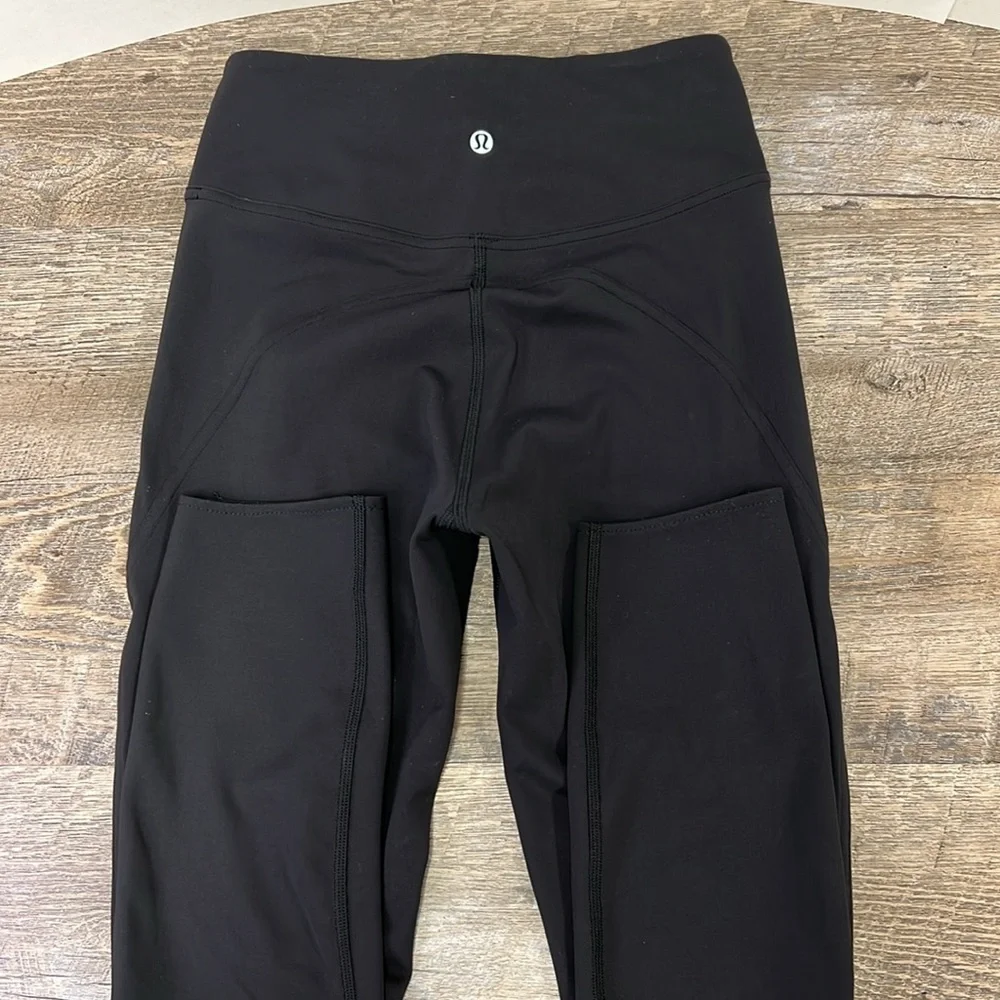 Lululemon Vented Knee High Rise Leggings Size 6